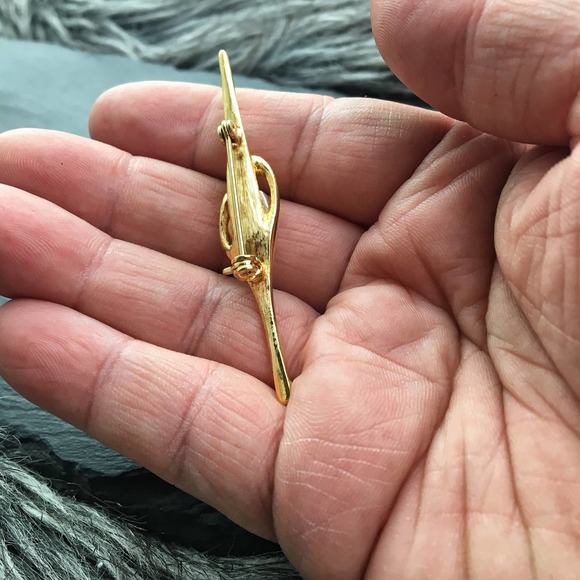 Vintage gold brass pin brooch with pearl hat scarf jewelry - Picture 3 of 4